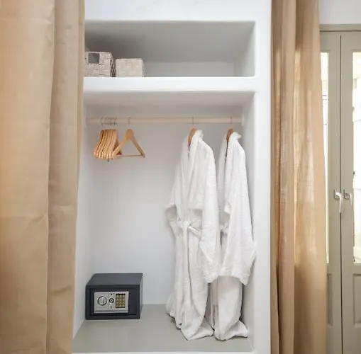 Aphrodite Luxury איוס פרוקופיוס