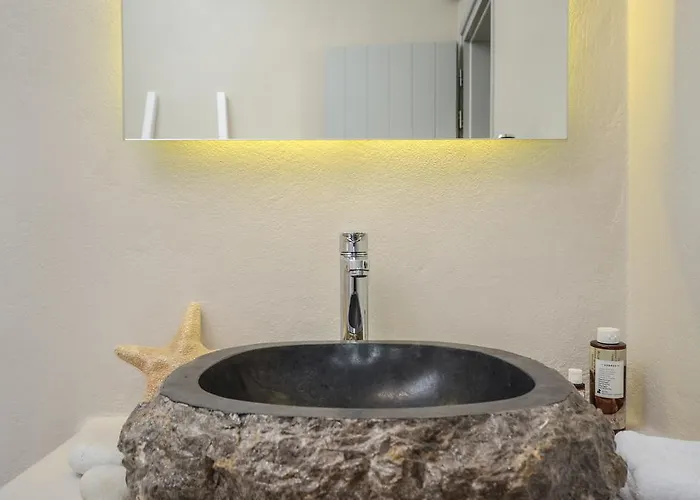 Aphrodite Luxury איוס פרוקופיוס